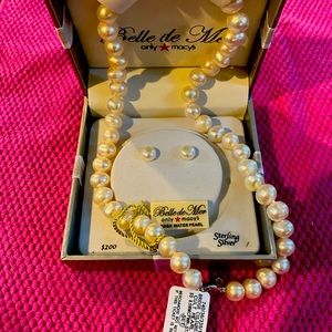Beautiful freshwater pearls set - new in box